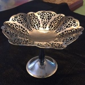Vintage International silver pedestal, lovelace compote candy dish.